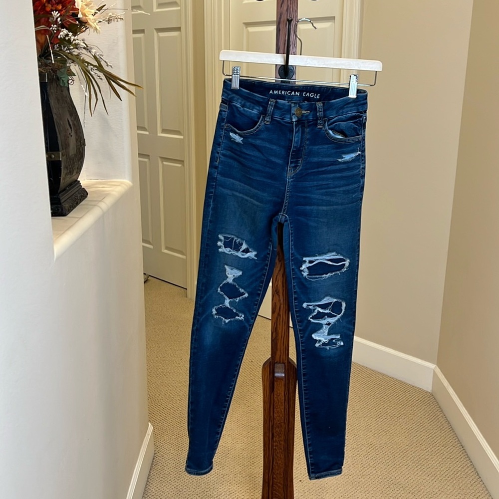 American Eagle Curvy High Rise Jegging.. Distressed Size 0